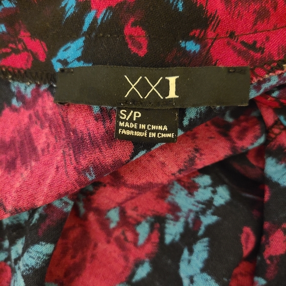 EUC Abstract roses dress with pockets! - Picture 4 of 7